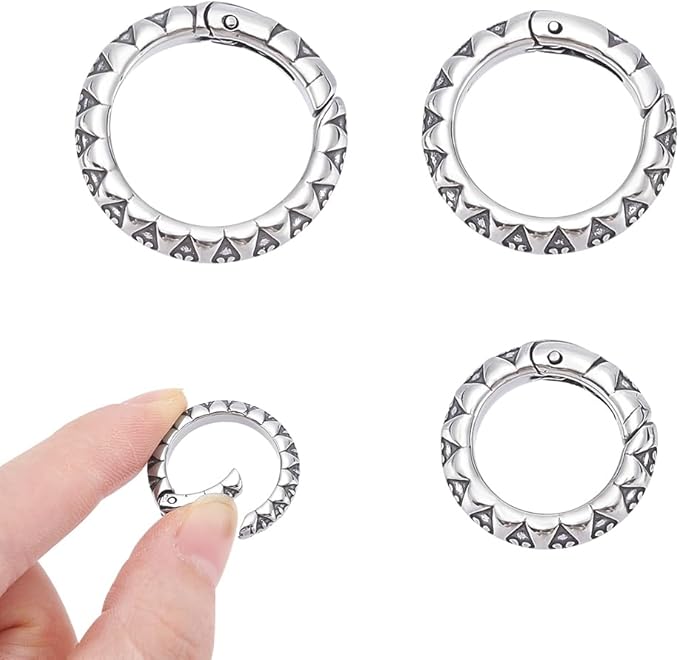 UNICRAFTALE 3Pcs 3 Sizes Spring Gate Rings 304 Stainless Steel Tibetan Style Textured Spring Clasps Antique Silver 7 Gauge Carabiner Keyring Snap Rings Buckle for Decoration Keychain Making