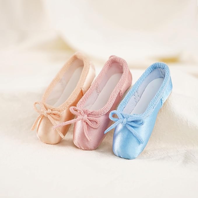 REDYY Delicate Satin Pointe Shoes Keyring Mini Ballet Accessories Cute Keychain Charm Chain Bag Pendant for Dance Enthusiasts Ballet Shoe Shape Keychain