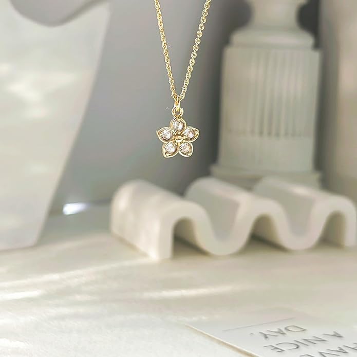 Luxval Diamond Pendant Gold Necklace for Women，Dainty 18k Gold Plated Choker Necklaces Simple Gold Jewelry Gifts for Women Girls
