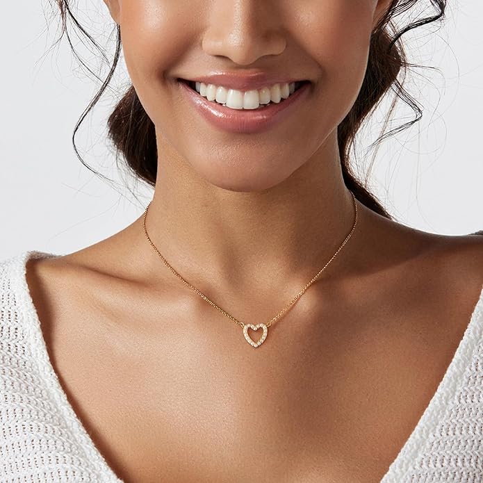Airmb Cute Heart Necklace for Women Gold/Silver Plated Heart Pendant Choker Necklaces Tendy Love Heart Chain Necklace Dainty Gold/Silver Necklace Jewelry Gifts for Women