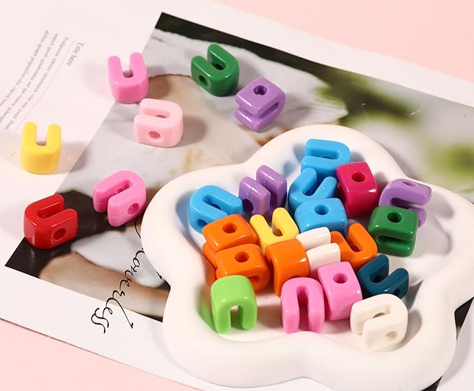 40 PCS Letter Beads 3D Acrylic 21mm x 16mm U Loose for Jewelry Making Bracelet Necklaces Keychain Phone Bag Chain Key Chains(Mixed Color U)