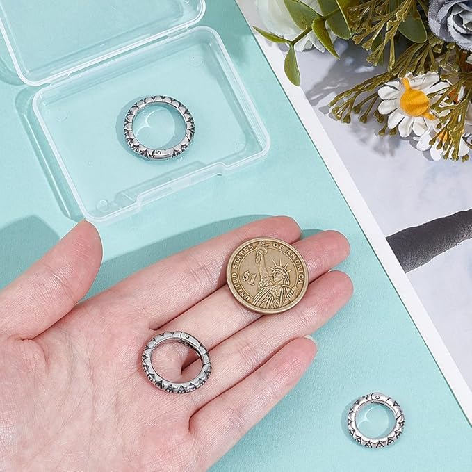 UNICRAFTALE 3Pcs 3 Sizes Spring Gate Rings 304 Stainless Steel Tibetan Style Textured Spring Clasps Antique Silver 7 Gauge Carabiner Keyring Snap Rings Buckle for Decoration Keychain Making