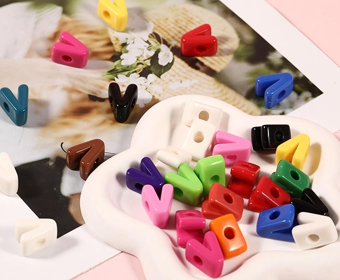 40 PCS Letter Beads 3D Acrylic 21mm x 15mm V Loose for Jewelry Making Bracelet Necklaces Keychain Phone Bag Chain Key Chains(Mixed Color V)