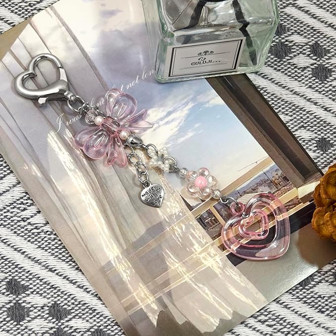 Novelty keychains Aesthetic Y2K Keychain Charms Stylish Keychains Accessories for Women Bag Purse Gifts