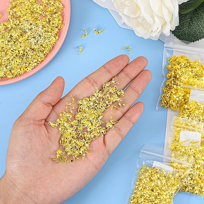 Syhood 1400 Pieces Bead Tips Knot Covers Bulk Clamshell Bead Tips for Jewelry Making Open End Caps Knot Covers for DIY Bracelet Necklaces Earrings Keychains(Gold)