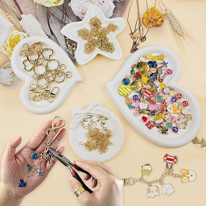 VvLons 323Pcs Keychain Making Kit, Lip Gloss Keychain Making Kit Including 101 Charms 15 Clips 20 Extender Chain, Jewelry Making Kit for Bags Keychains Christmas Gifts Craft Supplies