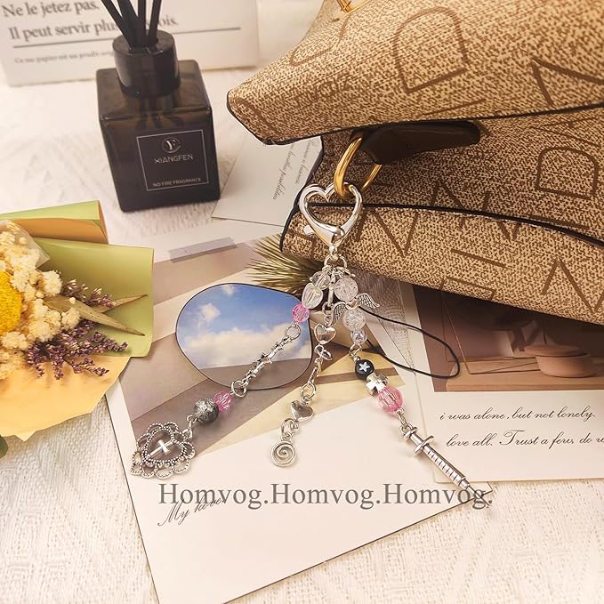 Cute Keychain Aesthetic Y2K Keychain Accessories Heart Butterfly Strawberry Bear Key Chain for Keys Bags Women Gifts