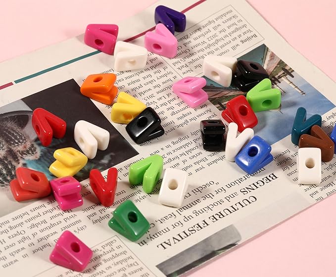 40 PCS Letter Beads 3D Acrylic 21mm x 15mm V Loose for Jewelry Making Bracelet Necklaces Keychain Phone Bag Chain Key Chains(Mixed Color V)