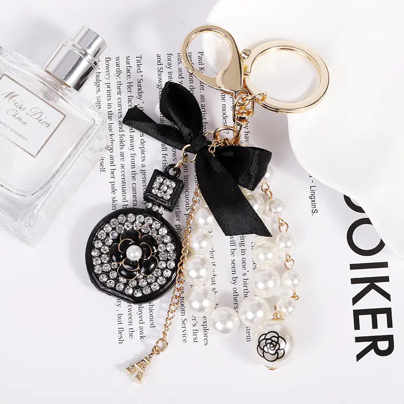 Elegant Imitation Pearl Flower Keychain for Women